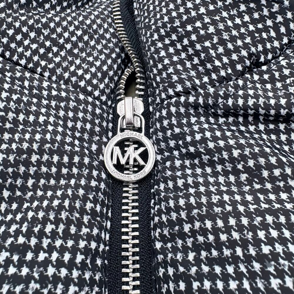 Michael Kors Women's puffer vest, size Extra Large - Picture 6 of 6